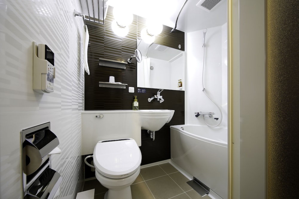 スタンダード ダブルルーム バスルーム1 | トラベロッジ京都四条河原町