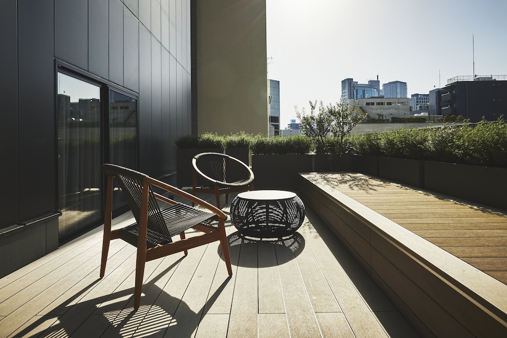 グランド ルーム シングルベッド 2 台 テラス 部屋からの景観0 | voco 大阪セントラル by IHG