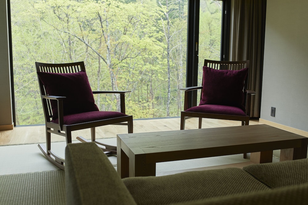 天然温泉展望風呂付[紅] 58平米 禁煙 客室4 | 奥定山渓温泉 佳松御苑