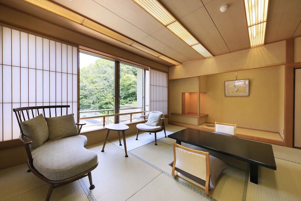 [源泉かけ流し客室檜風呂付]和洋室 禁煙 部屋からの景観0 | 山形県あつみ温泉 萬国屋
