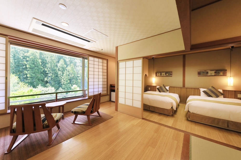 [山側]和洋室 檜の内湯付 禁煙 部屋からの景観0 | 山形県あつみ温泉 萬国屋