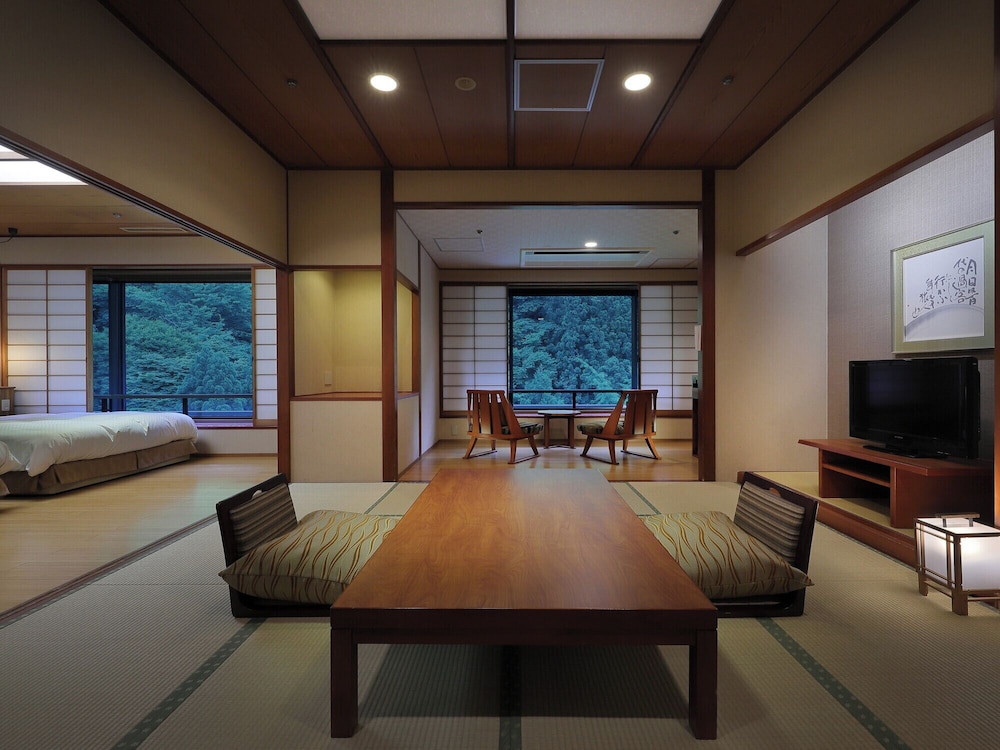 [山側]和洋室 檜の内湯付 禁煙 | 山形県あつみ温泉 萬国屋