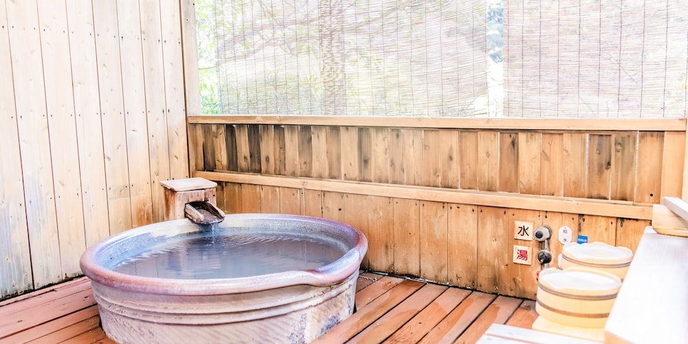 露天風呂付和室 (定員3名) 禁煙 客室3 | 霧島もみじ谷 静流荘