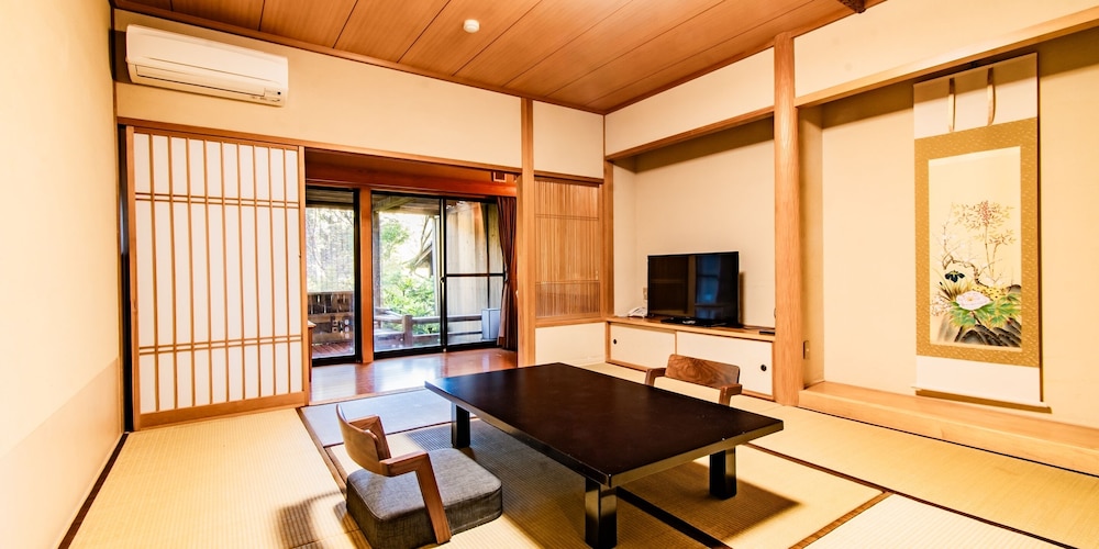 露天風呂付和室 (定員3名) 禁煙 | 霧島もみじ谷 静流荘