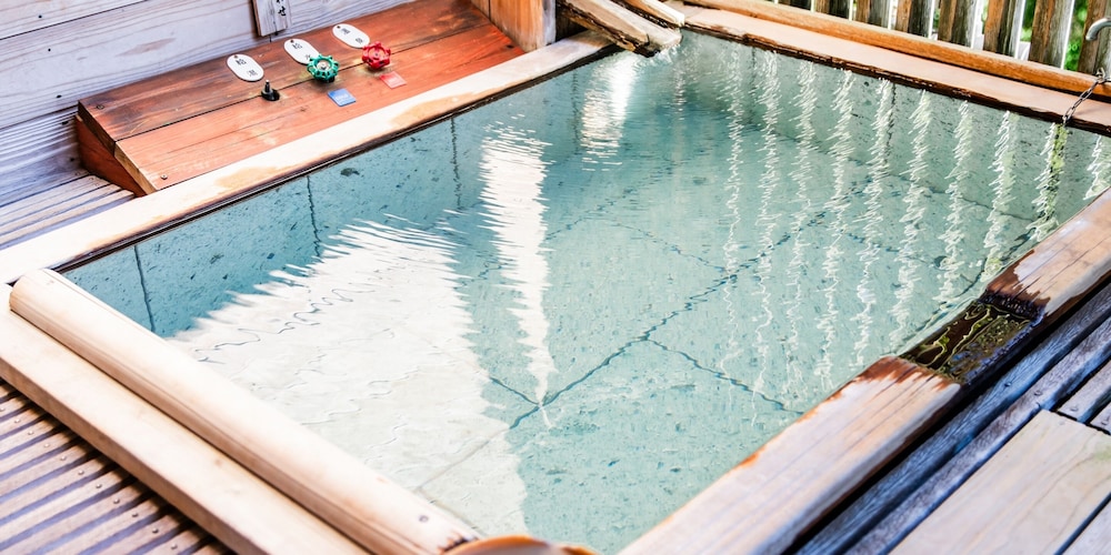 寝湯付客室(和洋室) 定員2名 禁煙 客室4 | 霧島もみじ谷 静流荘