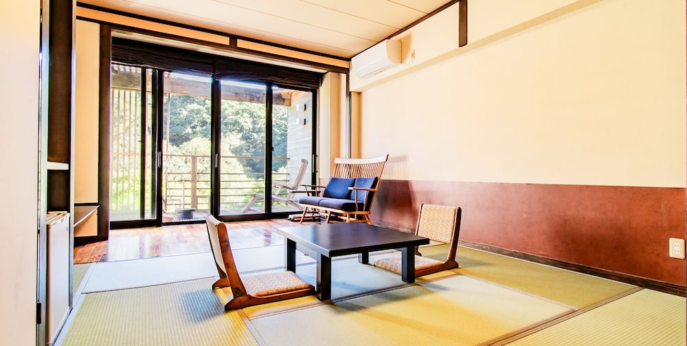 寝湯付客室(和室) 定員3名 禁煙 客室1 | 霧島もみじ谷 静流荘
