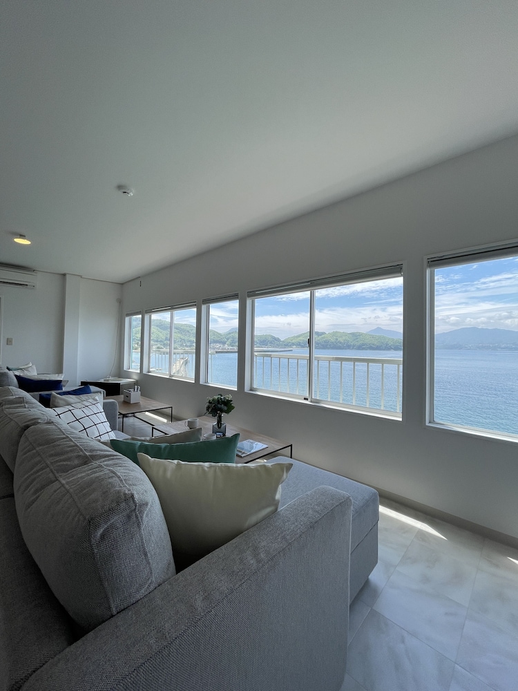 ファミリー ヴィラ リビング エリア1 | Kai House