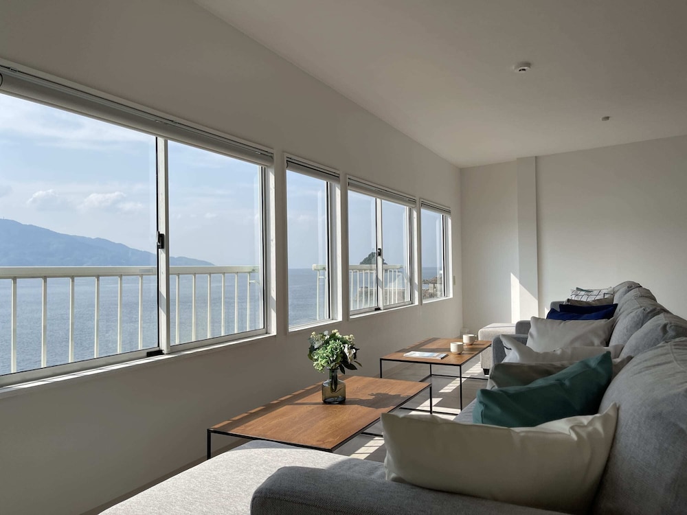 ファミリー ヴィラ リビング エリア2 | Kai House