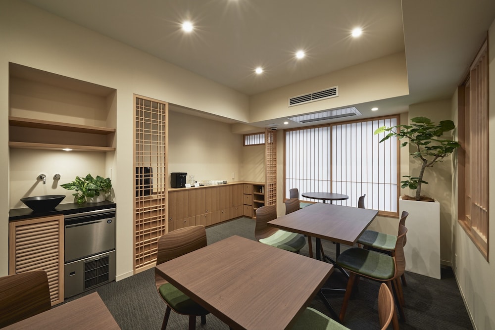 ラウンジ1 | THE HOTELS HAKATA 春重 新館