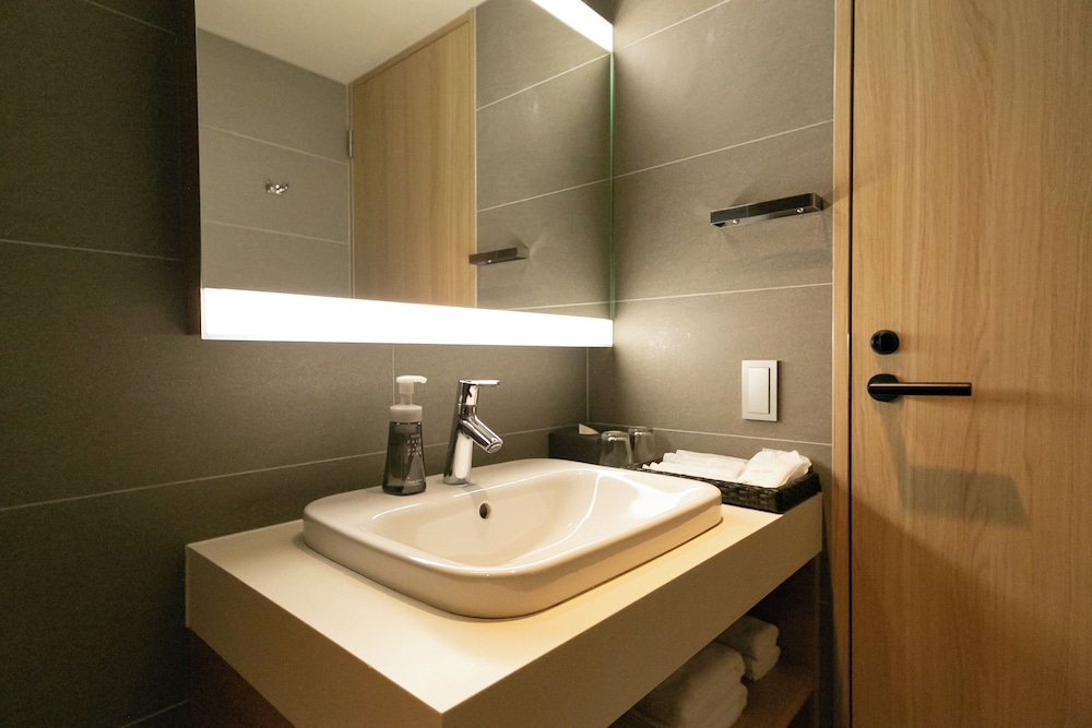 スタンダードキングルーム 禁煙(6才以上は2名様まで) バスルーム5 | THE GENERAL KYOTO Bukkoji Shinmachi〈仏光寺新町〉