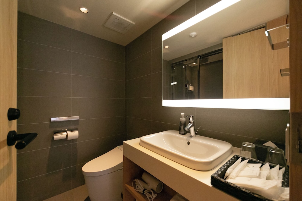 スタンダードキングルーム 禁煙(6才以上は2名様まで) バスルーム7 | THE GENERAL KYOTO Bukkoji Shinmachi〈仏光寺新町〉