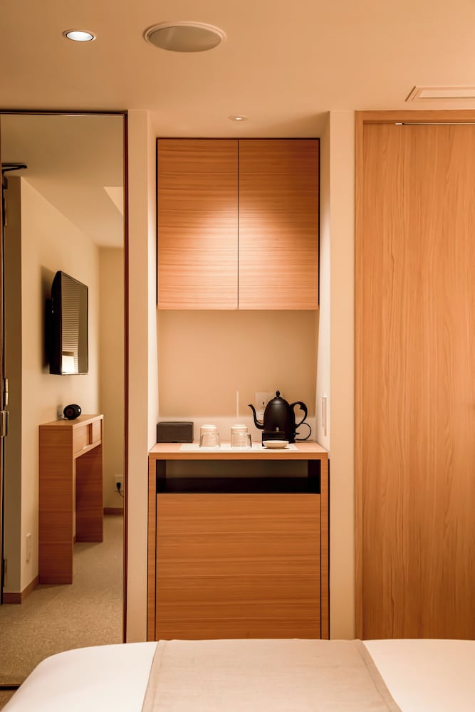 スタンダードキングルーム 禁煙(6才以上は2名様まで) リビング エリア1 | THE GENERAL KYOTO Bukkoji Shinmachi〈仏光寺新町〉