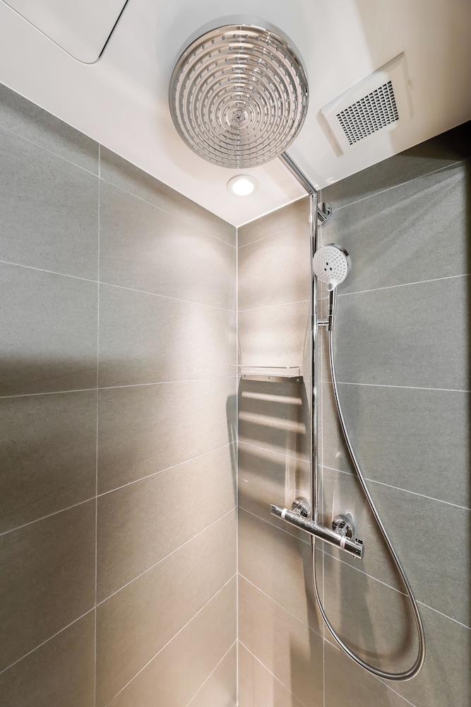 スタンダードキングルーム 禁煙(6才以上は2名様まで) バスルーム3 | THE GENERAL KYOTO Bukkoji Shinmachi〈仏光寺新町〉