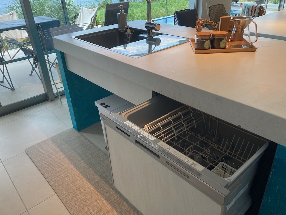 ファミリー ヴィラ 1 ベッドルーム (1階貸切プール付) 禁煙 専用キッチン11 | 古宇利ヴィラ Indigo