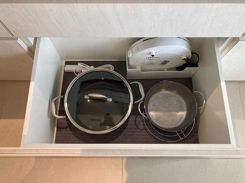 ファミリー ヴィラ 2 ベッドルーム (2階貸切露天風呂付) 禁煙 専用キッチン4 | 古宇利ヴィラ Indigo