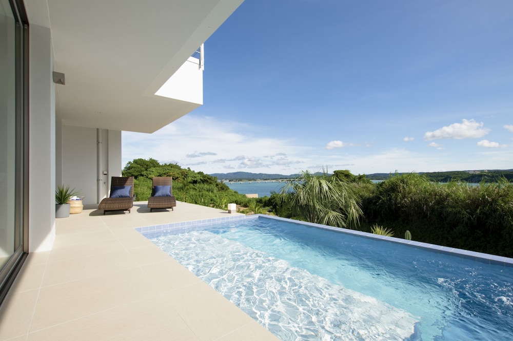 ファミリー ヴィラ 1 ベッドルーム (1階貸切プール付) 禁煙 テラス / パティオ0 | 古宇利ヴィラ Indigo