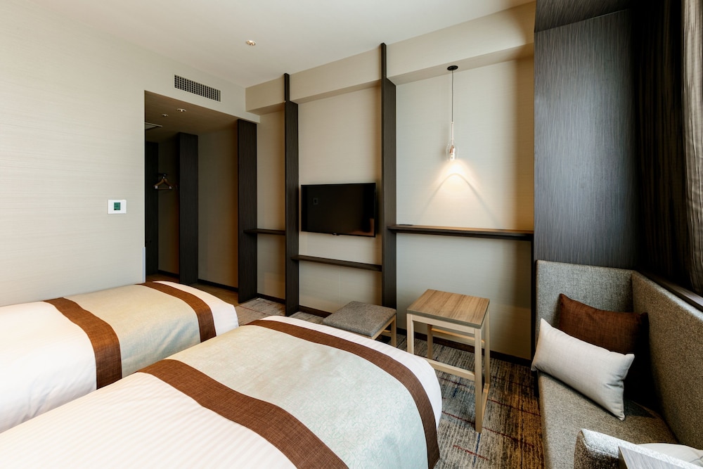 スーペリア ツインプラスルーム 禁煙 客室1 | ホテルヴィスキオ 富山