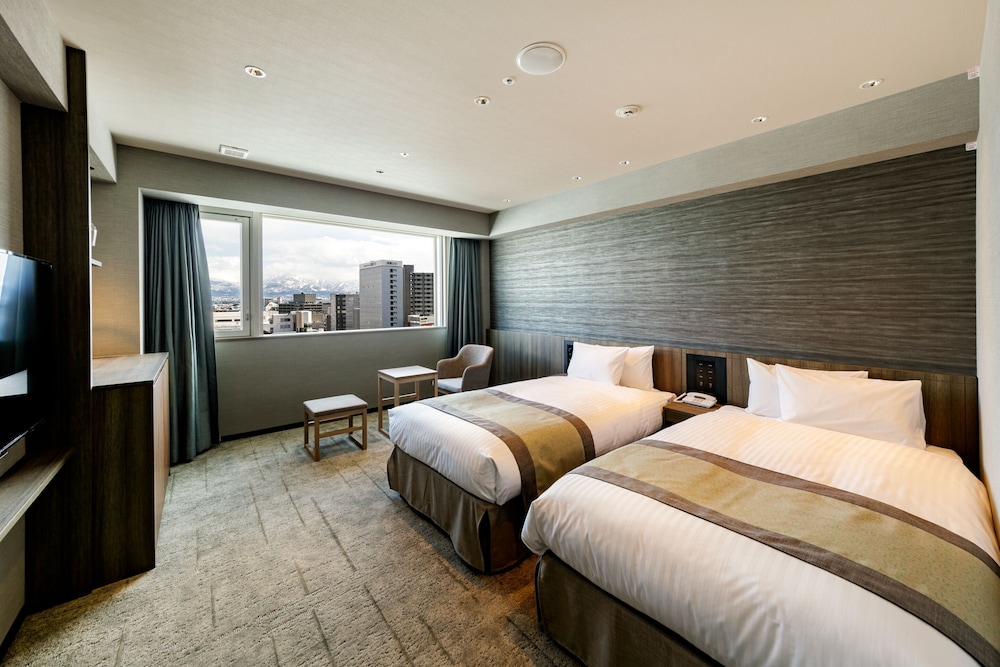 デラックス ツインルーム 禁煙 | ホテルヴィスキオ 富山