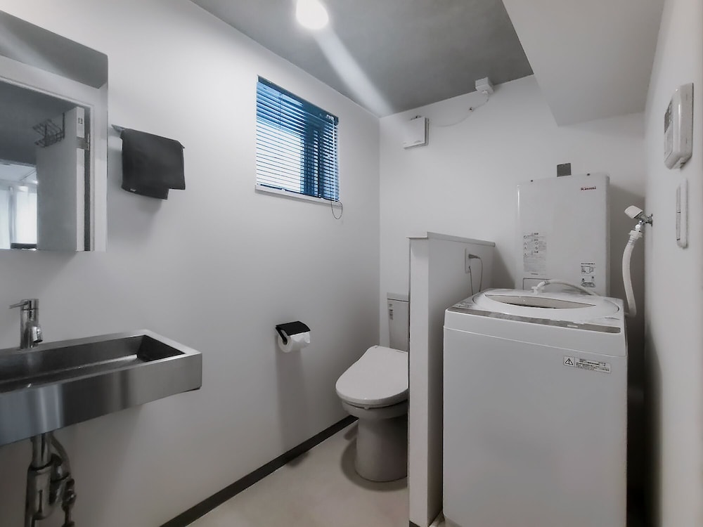 ベーシック ルーム バスルーム1 | SaffronCasa Asakusabashi by Tranova