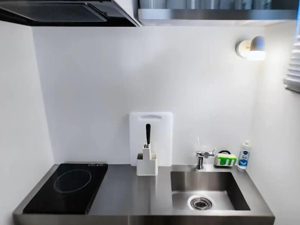 ベーシック ルーム 専用キッチン1 | SaffronCasa Asakusabashi by Tranova