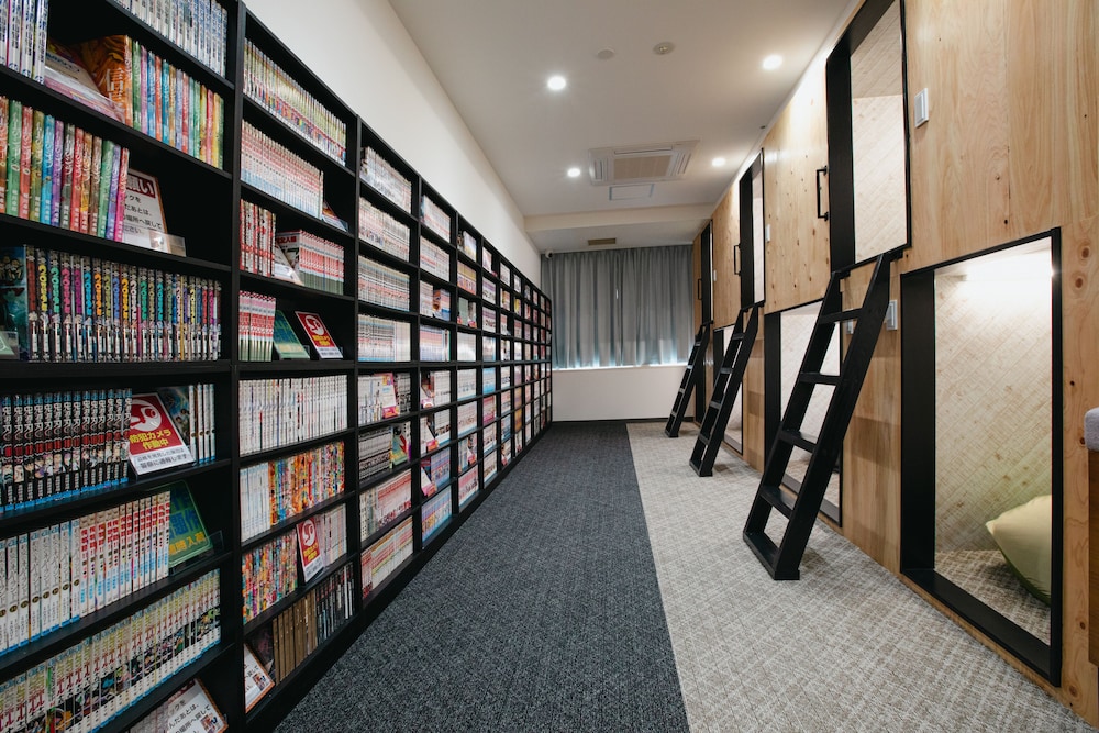 図書室1 | AlbaHOTEL＆Glamping