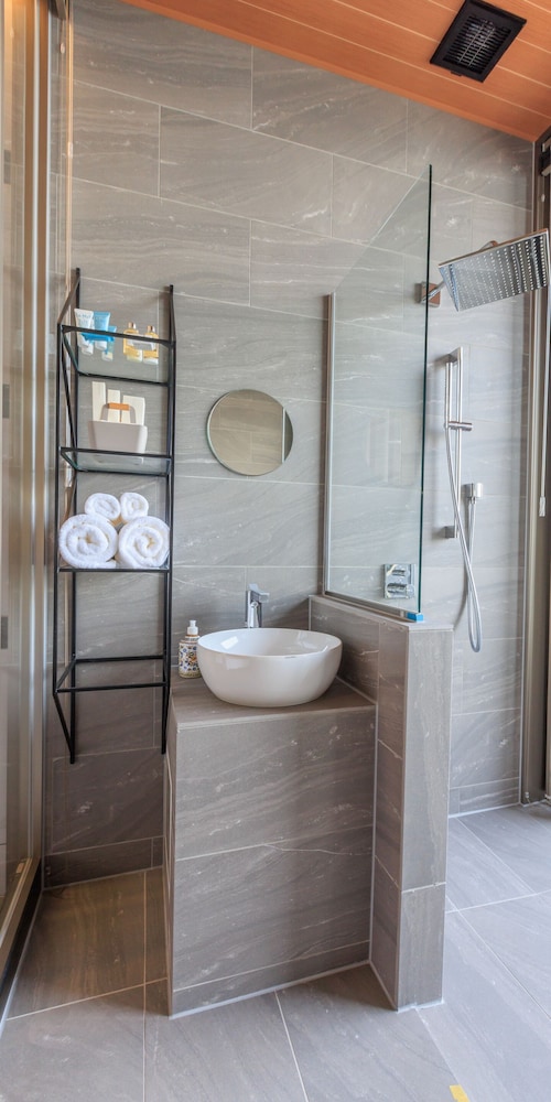 ラグジュアリー ツインルーム バスルーム1 | AlbaHOTEL＆Glamping