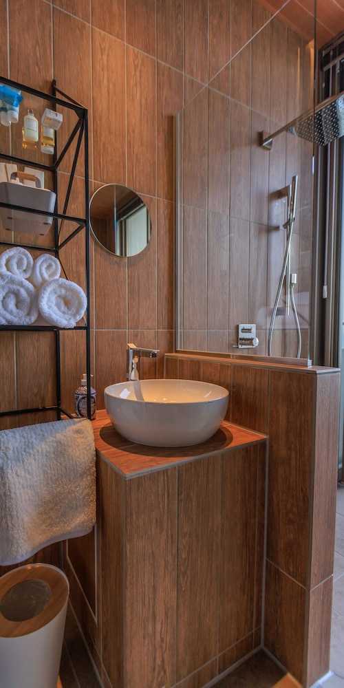 デラックス ダブルルーム バスルーム0 | AlbaHOTEL＆Glamping