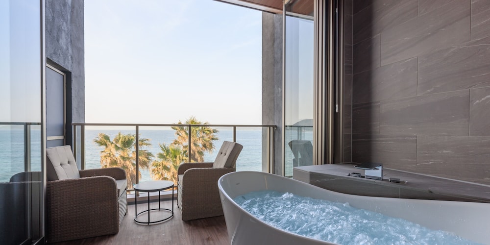 ラグジュアリー ツインルーム | AlbaHOTEL＆Glamping