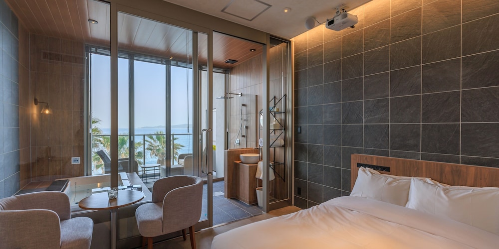 デラックス ダブルルーム | AlbaHOTEL＆Glamping