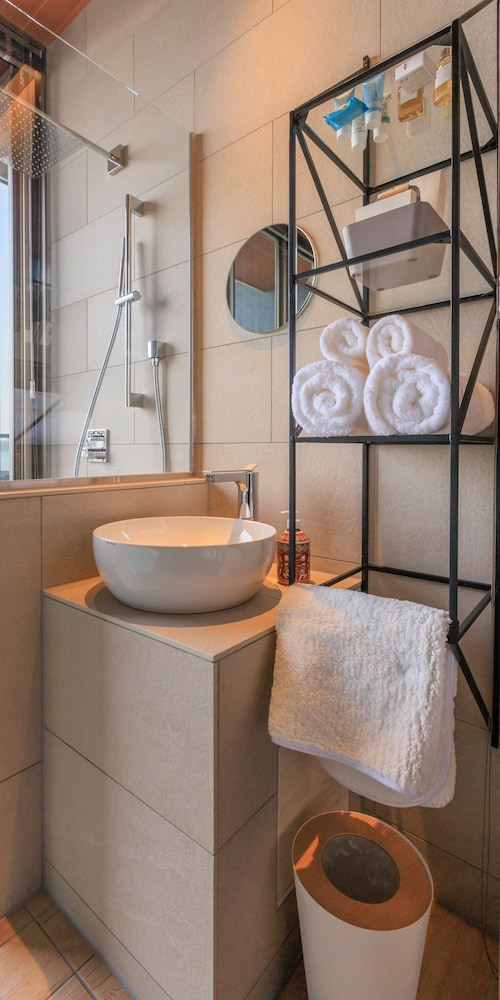 ラグジュアリー ダブルルーム バスルーム2 | AlbaHOTEL＆Glamping