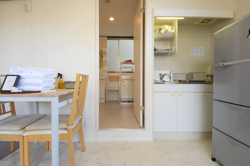 ベーシック ダブルルーム ベッド (複数台) 禁煙 中 2 階 客室3 | コンフィーステイ清川