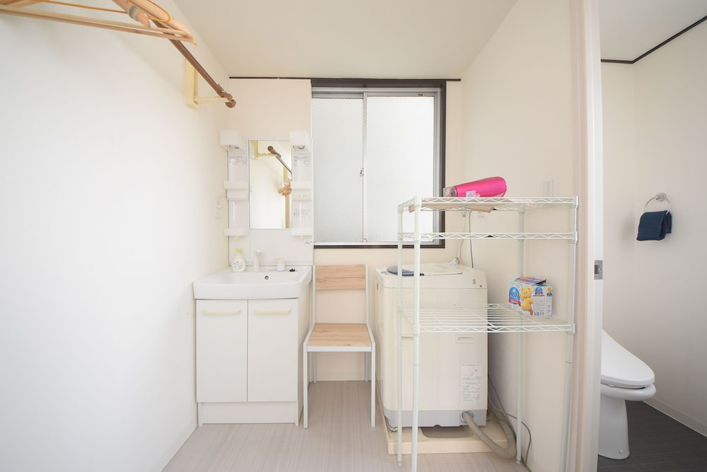 ベーシック ダブルルーム ベッド (複数台) 禁煙 中 2 階 バスルーム1 | コンフィーステイ清川