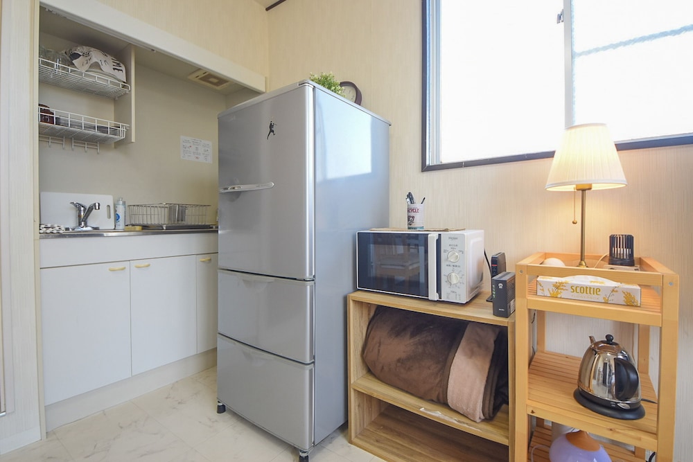 ベーシック ダブルルーム ベッド (複数台) 禁煙 中 2 階 専用キッチン0 | コンフィーステイ清川