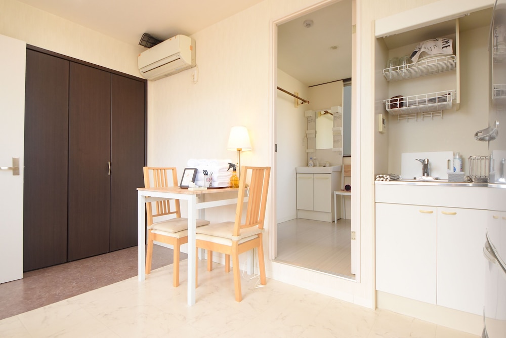 ベーシック ダブルルーム ベッド (複数台) 禁煙 中 2 階 客室5 | コンフィーステイ清川