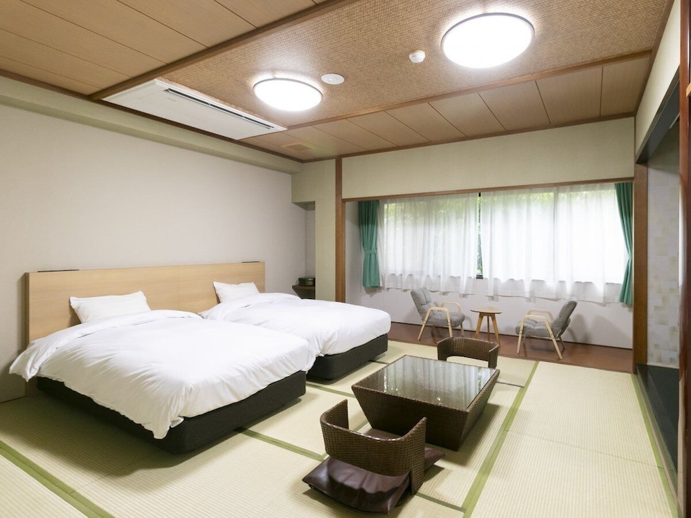スタンダード和洋室B 和座卓 お縁 (34平米) 禁煙 | 嬉野温泉 湯宿皿山