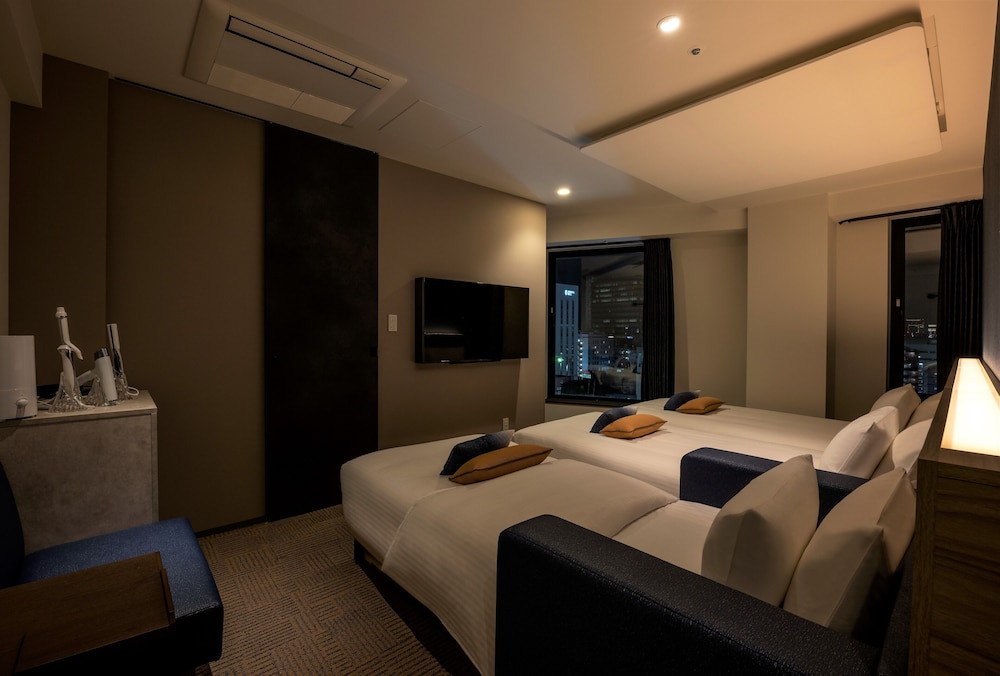 コーナートリプルルーム - ReFa ルーム 客室9 | ホテル アマネク 新宿歌舞伎町