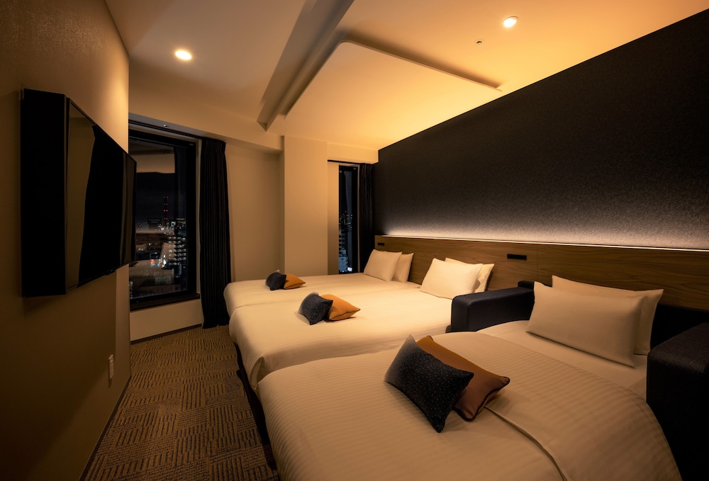 コーナートリプルルーム - ReFa ルーム 客室8 | ホテル アマネク 新宿歌舞伎町