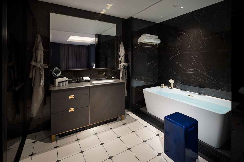 プレミア スタジオ シングルベッド 2 台 バスルーム0 | BELLUSTAR TOKYO、A Pan Pacific Hotel