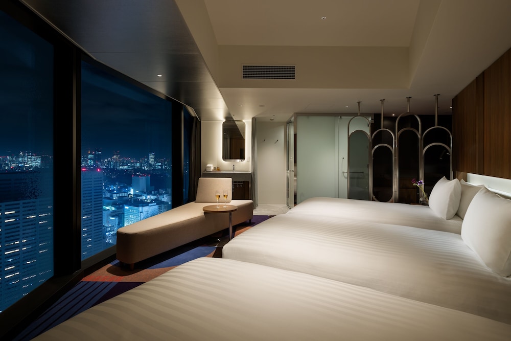 プレミア トリプルルーム シングルベッド 3 台 | HOTEL GROOVE SHINJUKU、A PARKROYAL Hotel