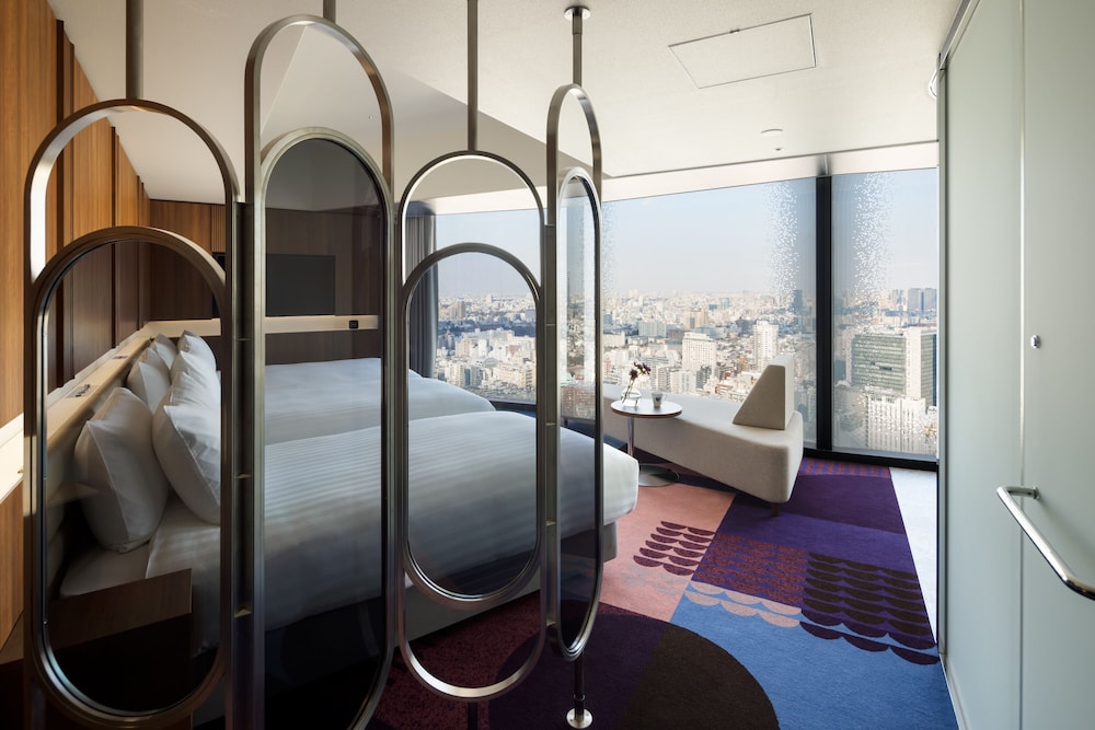 プレミア トリプルルーム シングルベッド 3 台 客室1 | HOTEL GROOVE SHINJUKU、A PARKROYAL Hotel