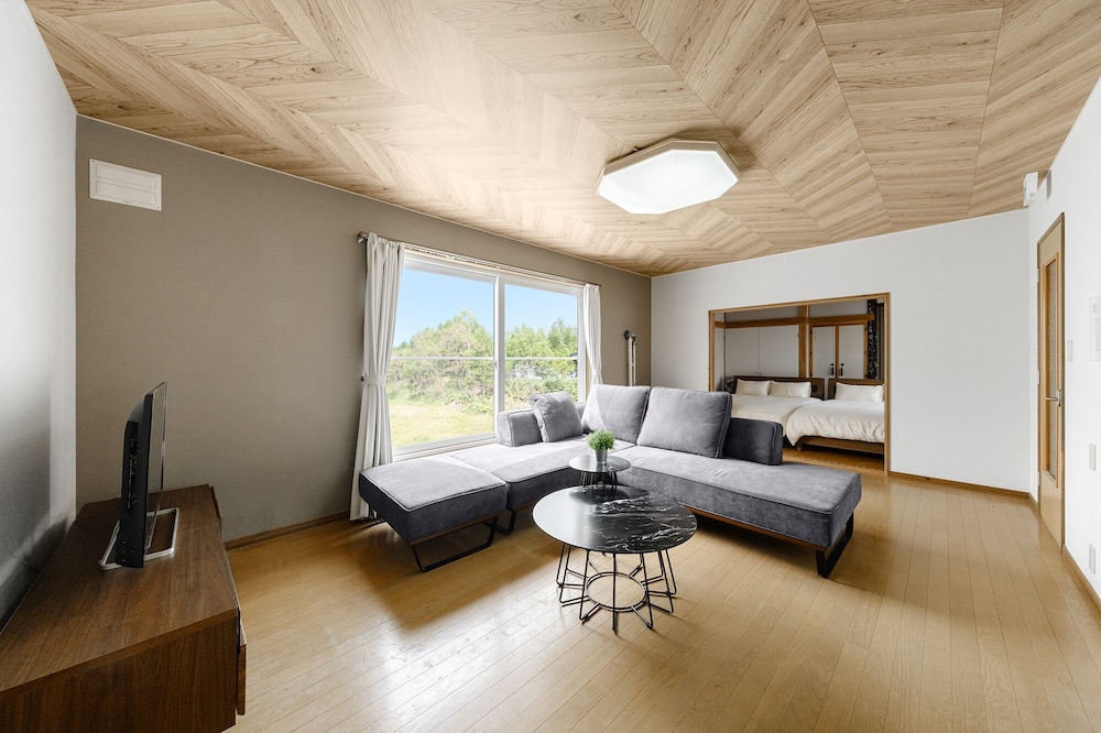 ファミリー ヴィラ リビング エリア3 | Landmark Annex