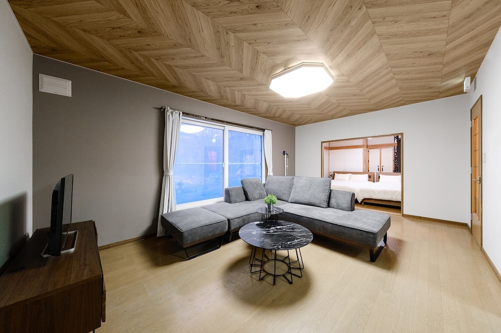 ファミリー ヴィラ リビング エリア6 | Landmark Annex