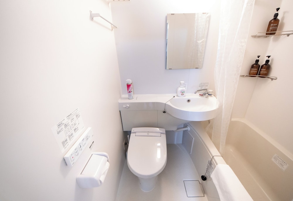 コンフォート アパートメント 102 禁煙 バスルーム0 | コンフィーステイ MR2
