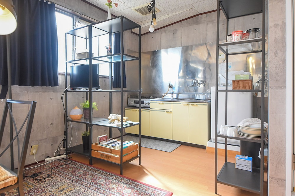 コンフォート アパートメント 201 禁煙 専用キッチン1 | コンフィーステイ MR2