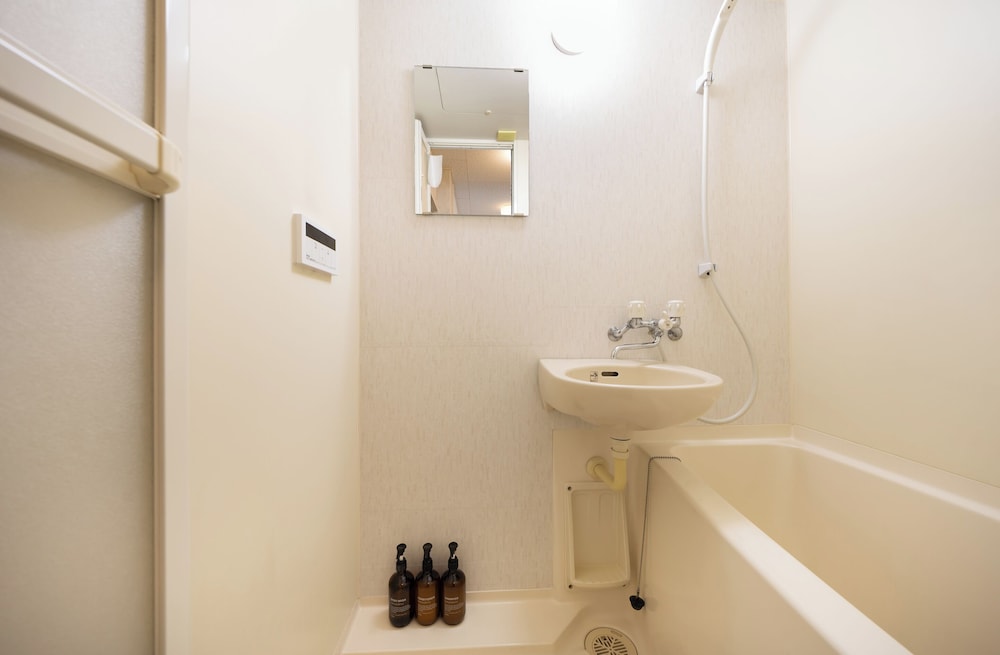 コンフォート アパートメント 203 禁煙 バスルーム0 | コンフィーステイ MR2
