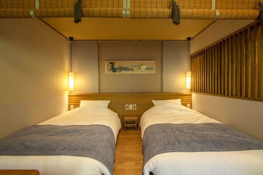 デラックス ツインルーム 客室1 | 塩の湯温泉 蓮月