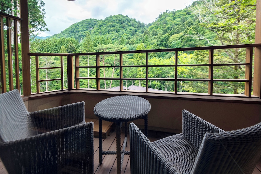 デラックス ツインルーム 客室2 | 塩の湯温泉 蓮月