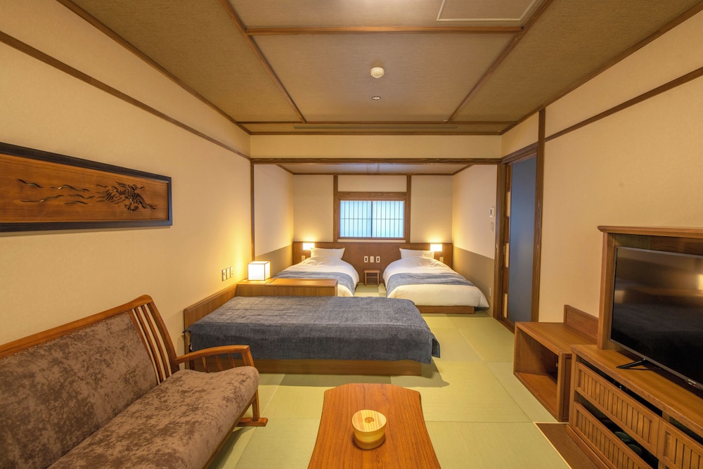 ロイヤル トリプルルーム 客室2 | 塩の湯温泉 蓮月