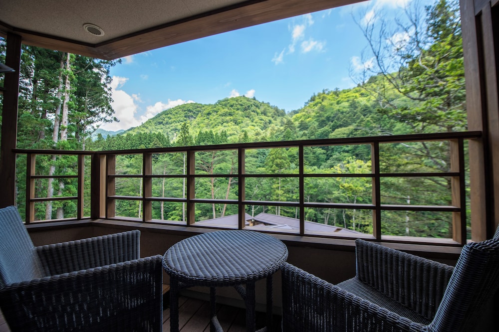 天然温泉客室風呂付ユニバーサル(滞在時間14時~10時/夕食17:30~) 禁煙 部屋からの景観0 | 塩の湯温泉 蓮月