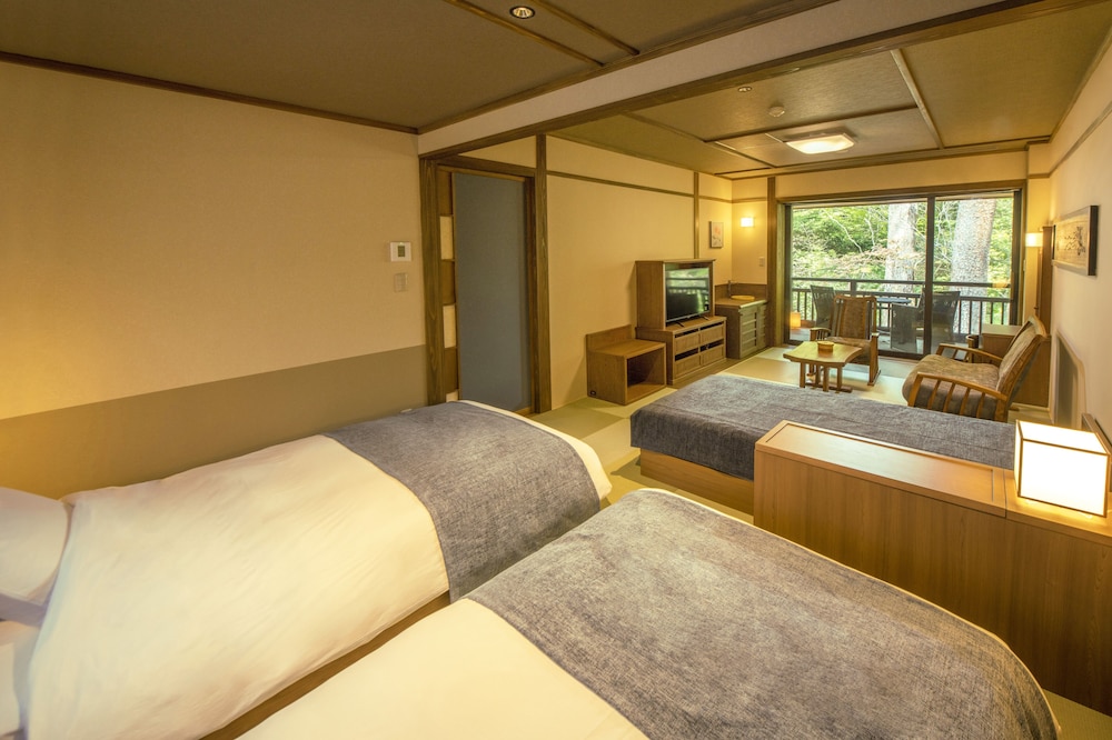 ロイヤル トリプルルーム | 塩の湯温泉 蓮月